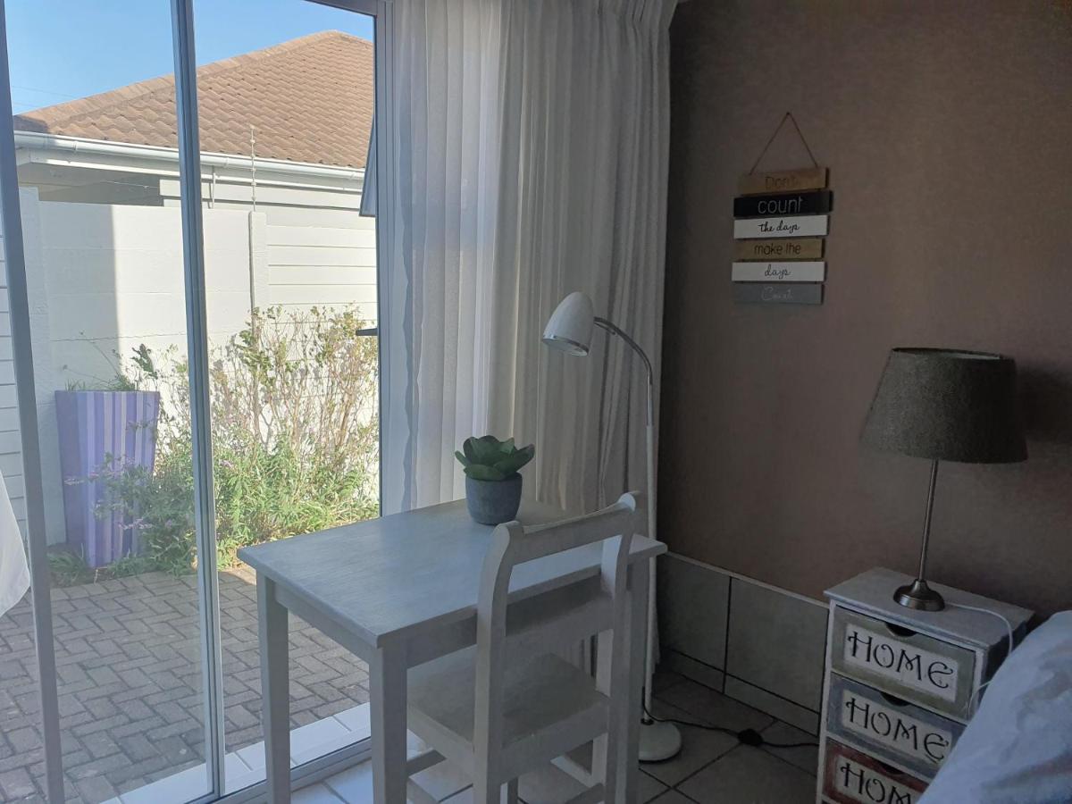 Nahoon Bed & Breakfast East London Buitenkant foto
