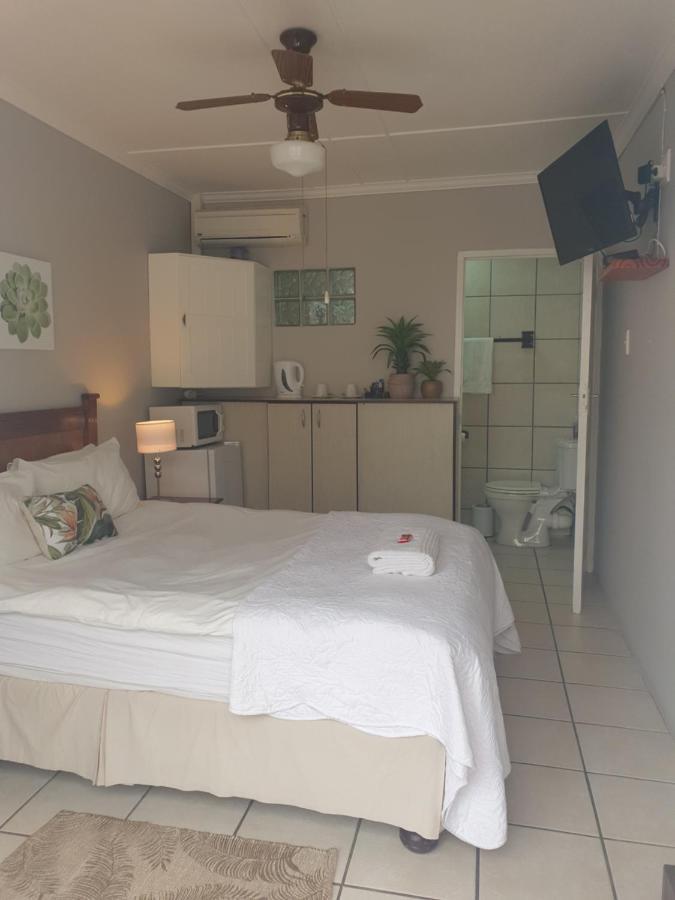 Nahoon Bed & Breakfast East London Buitenkant foto